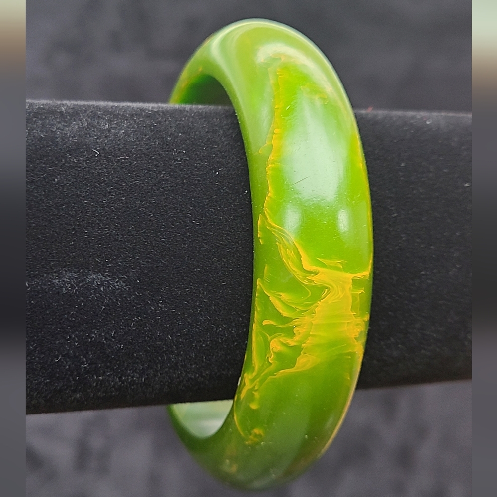 Bakelite Vintage Bangle